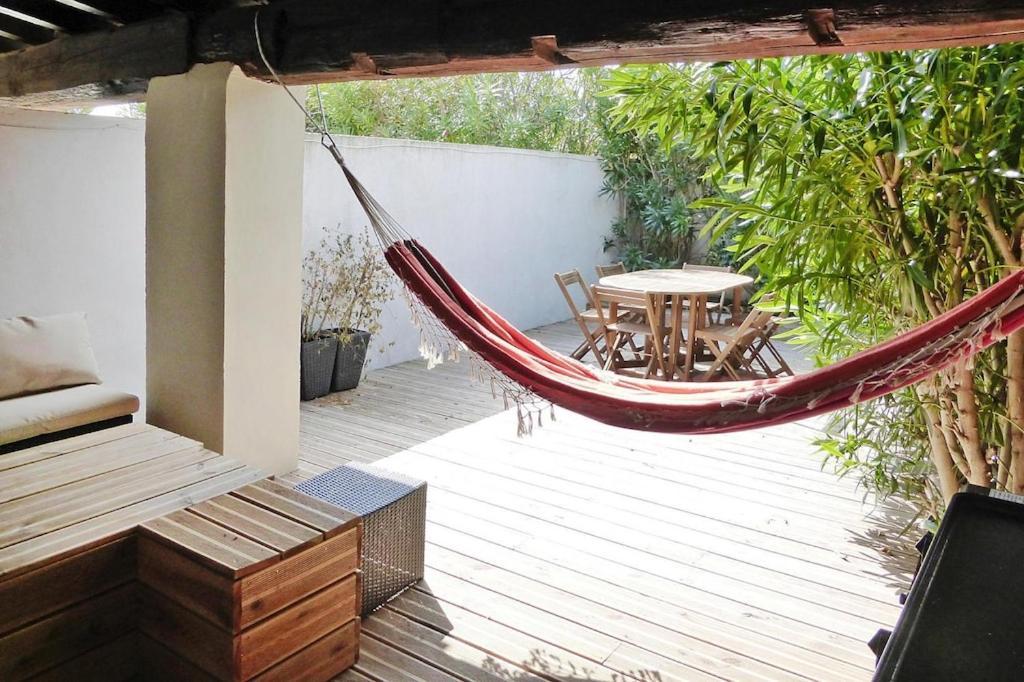 Holiday Home With Shared Pool Сент-Марі-де-ла-Мер Екстер'єр фото